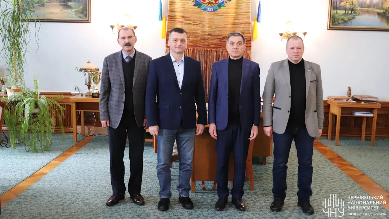 Зустріч представника Уповноваженого із захисту державної мови з ректором та деканами ЧНУ