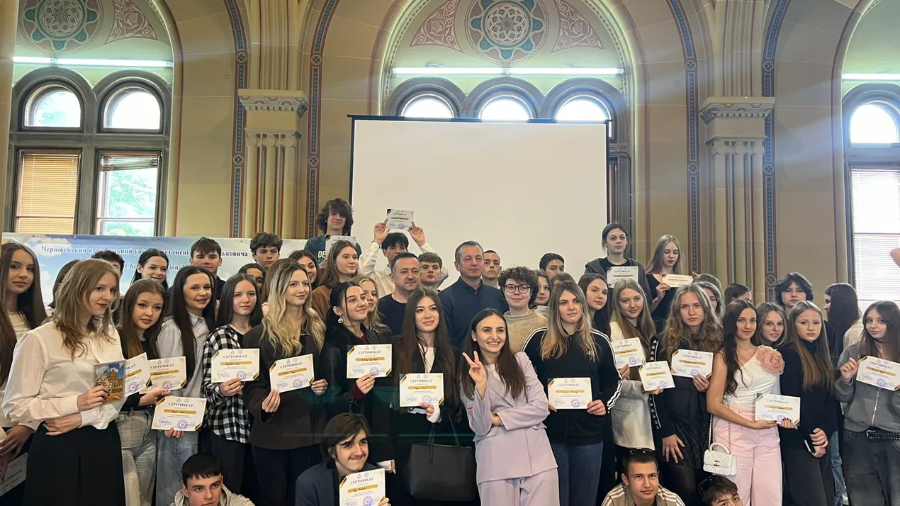 В Чернівецькому національному університеті імені Юрія Федьковича завершила свою роботу Перша школа лідера