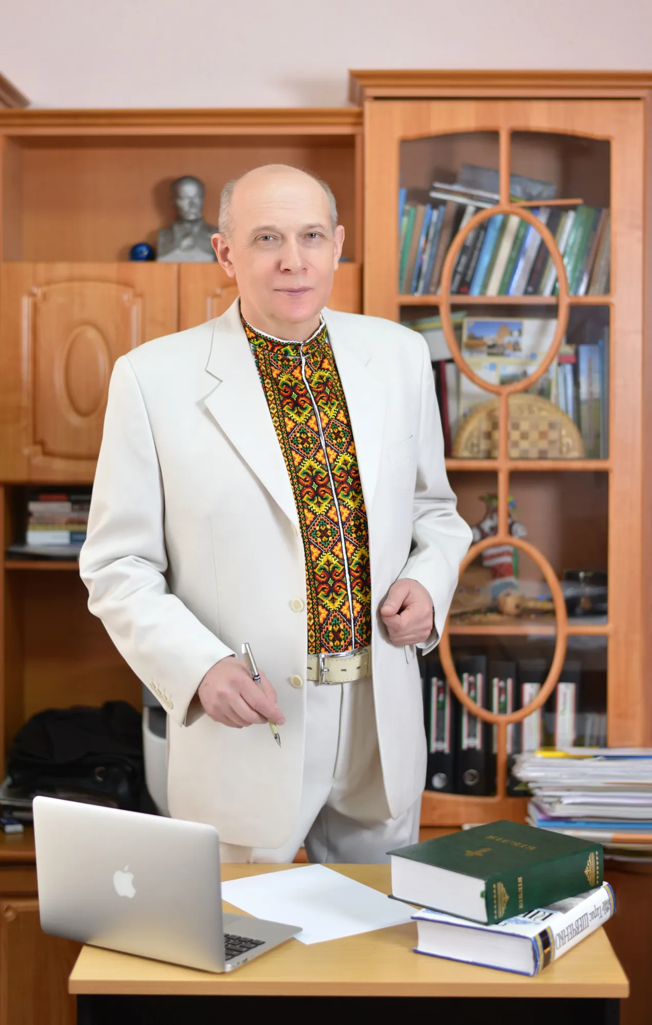 Професор ЧНУ – голова Чернівецької обласної організації Національної спілки письменників України