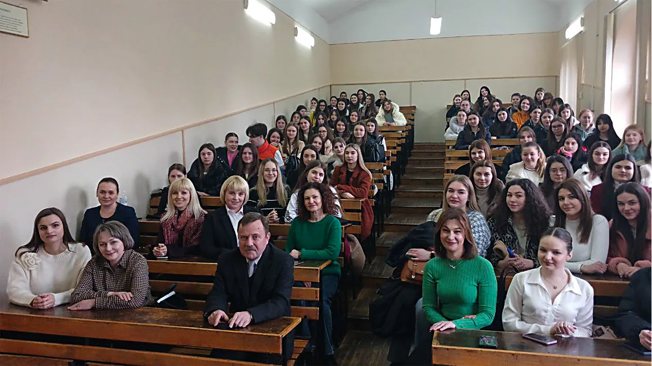 Тематичне засідання гуртка української мови