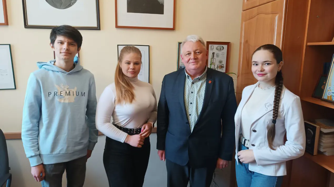 Інформагенти в рамках серії зустрічей «Більше про твій ЧНУ» поспілкувалися з директором Наукової бібліотеки ЧНУ Михайлом Зушманом.