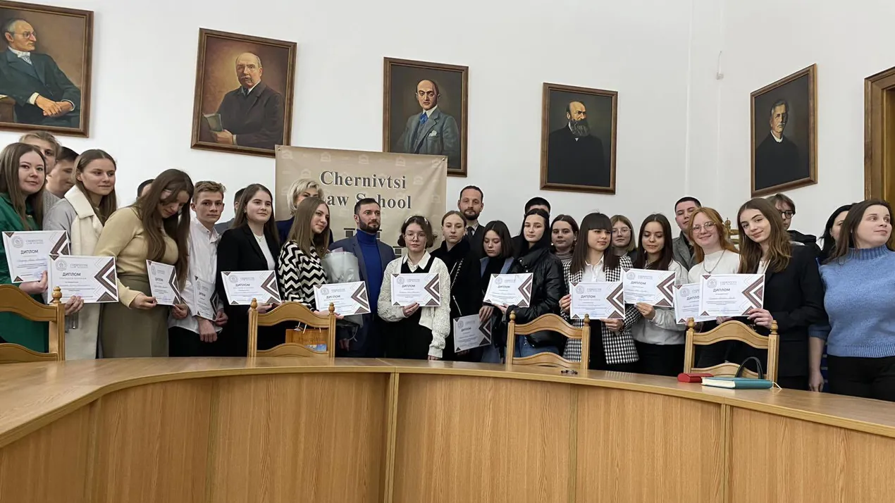 Конкурс наукових робіт «Юний правник» на юридичному факультеті ЧНУ