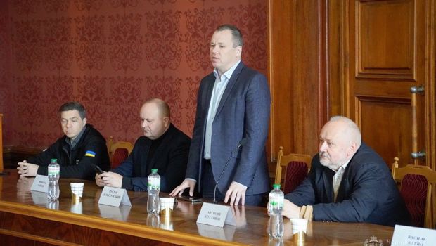 Наукові дискусії політологів та фахівців з публічного управління