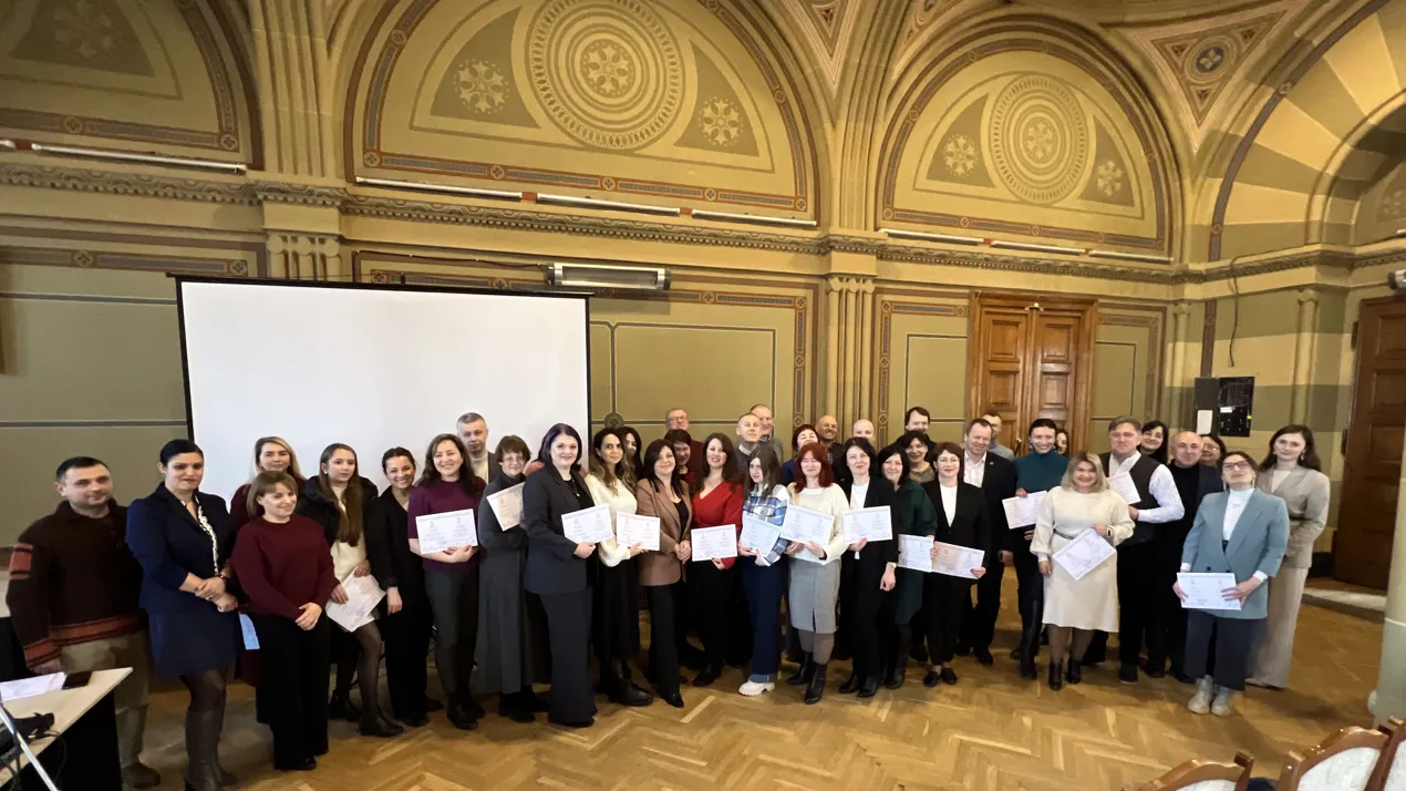 Вручення сертифікатів учасникам курсу з англійської мови в Чернівецькому національному університеті імені Юрія Федьковича