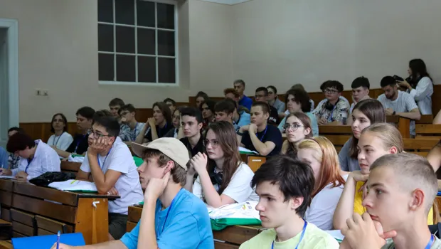 У Чернівцях стартував Всеукраїнський хімічний літній табір для учнів — призерів олімпіад