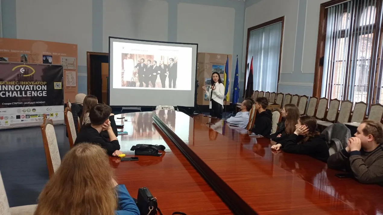 Заняття у Бізнес-інкубаторі Innovation challenge 📚 💰 🔥 ✅ Олена Лусте, к.е.н., кафедра економічної теорії, менеджменту та адміністрування.